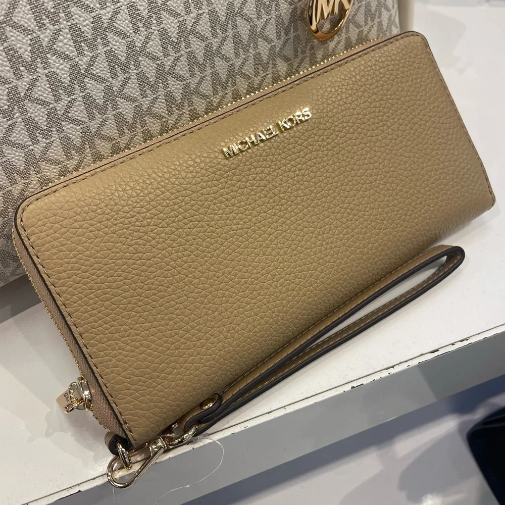 MICHAEL KORS JSTravel Lg Pebbled Leather Continental Wristlet Wallet Camel NWT